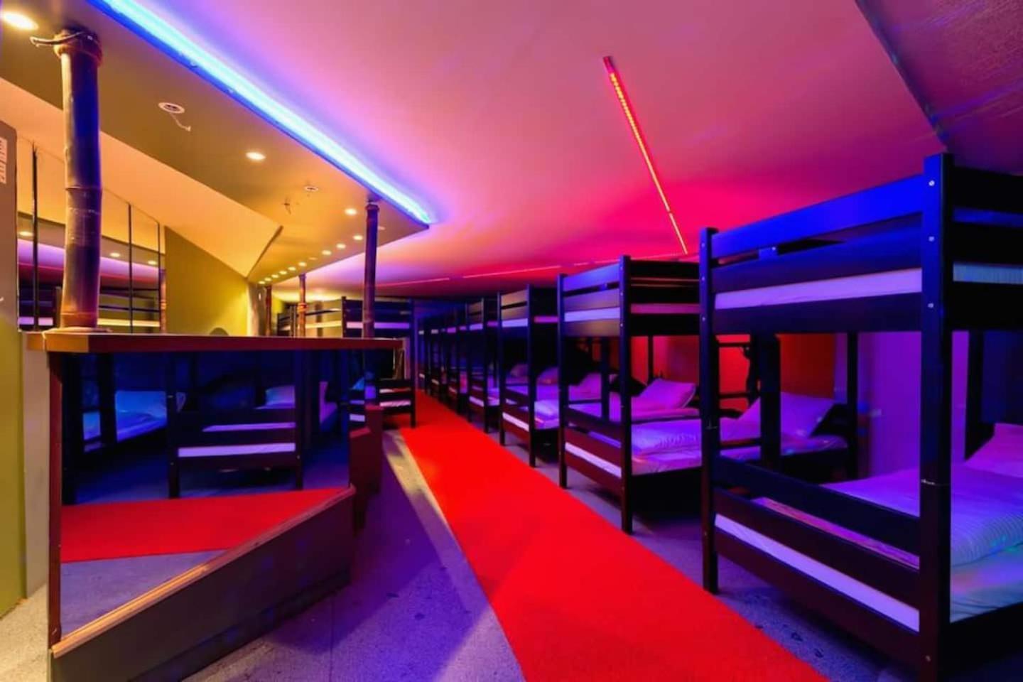 The Bachelor Bar - Bunker | Private Club Villa Budapest Bagian luar foto