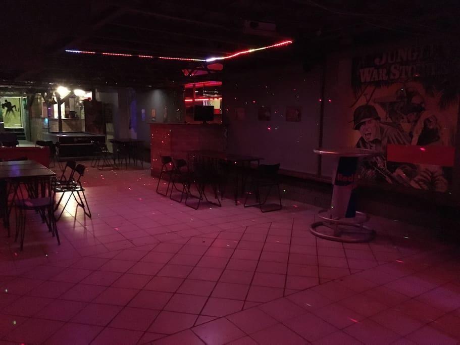 The Bachelor Bar - Bunker | Private Club Villa Budapest Bagian luar foto